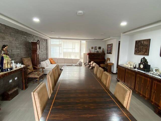 #10 - Casa para Venta en Quito - P - 2