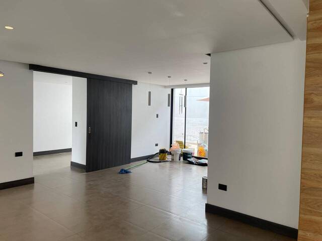 #13 - Casa para Venta en Quito - P - 2