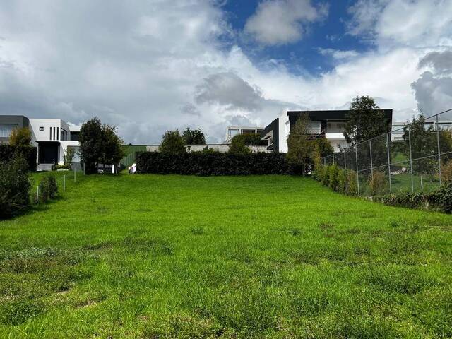 #6 - Terreno para Venta en Quito - P - 2
